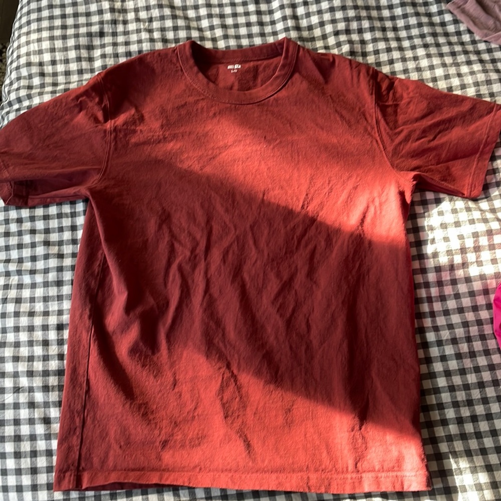 Once worn (and laundered) men’s Uniqlo tee. Large